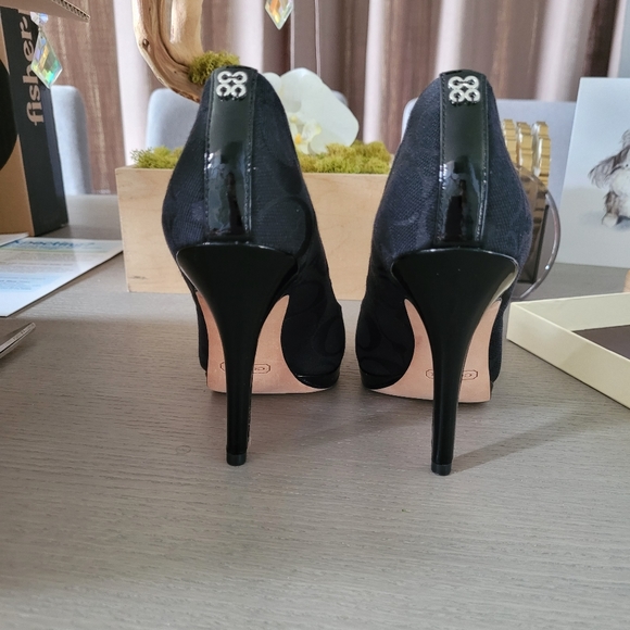 NWOT Caya Coach Heels - Picture 3 of 4